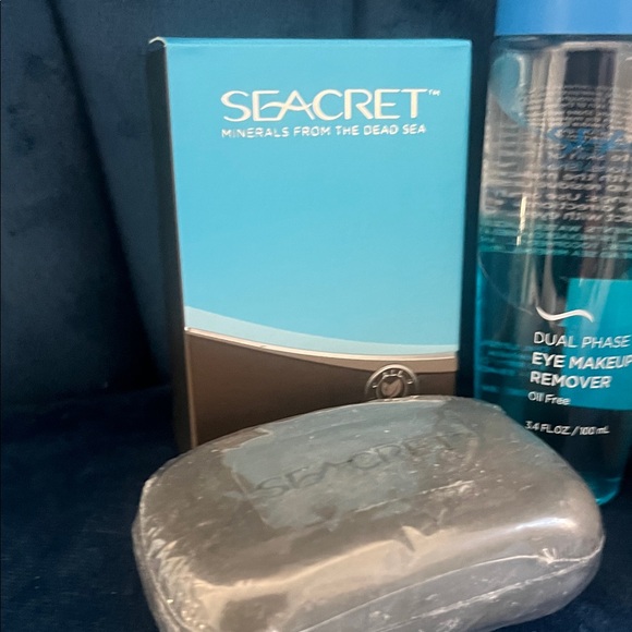 Seacret Skincare Set with Blue Accents - Picture 2 of 5